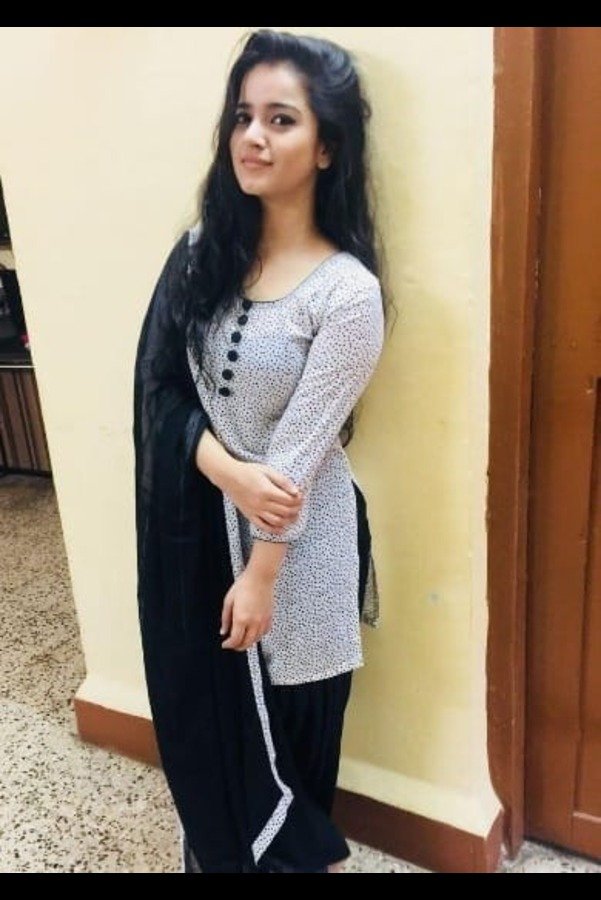 cheap call girls in Defence Colony